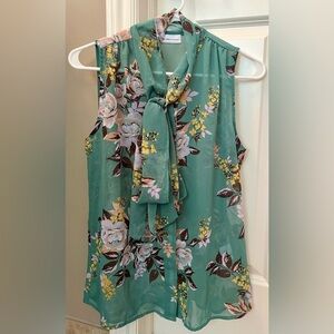 Like new condition New York & Company sleeveless button down top with tie front.